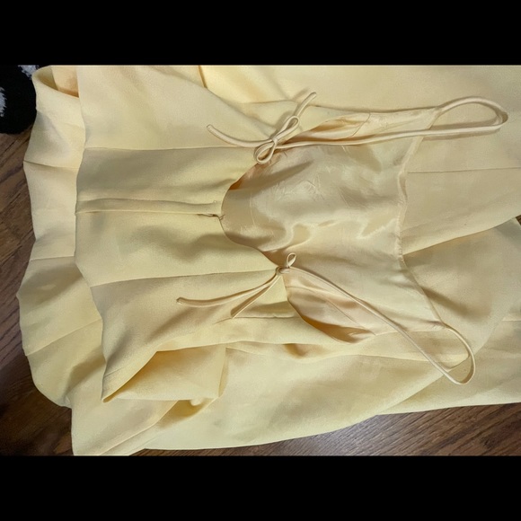 Classy bridesmaids yellow dress! Size 4 - Picture 4 of 4